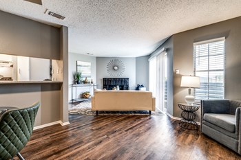 681 North Saginaw Boulevard 1-2 Beds Apartment for Rent - Photo Gallery 4