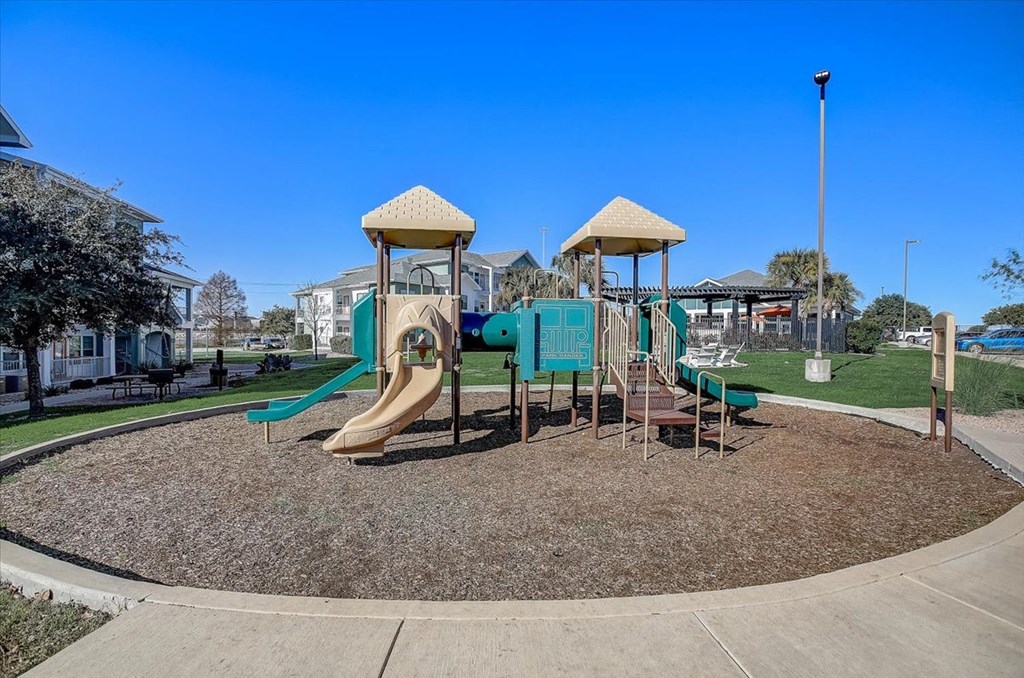 playgrounds at the preserve at green trees apartments in green trees