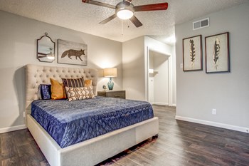Apartments Fort Worth - Photo Gallery 8