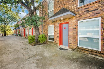 627 Bernard St 1-2 Beds Apartment for Rent - Photo Gallery 3