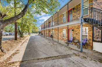 627 Bernard St 1-2 Beds Apartment for Rent - Photo Gallery 5