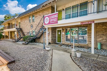 1003 Eagle Dr 1-3 Beds Apartment for Rent - Photo Gallery 4