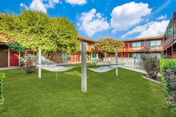 911 Bernard St 1-2 Beds Apartment, Townhouse for Rent - Photo Gallery 4