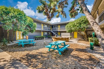 1607 W Oak St 1-2 Beds Apartment for Rent - Photo Gallery 4