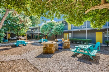1607 W Oak St 1-2 Beds Apartment for Rent - Photo Gallery 3