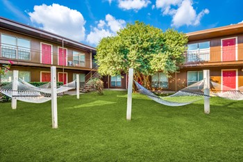 911 Bernard St 1-2 Beds Apartment, Townhouse for Rent - Photo Gallery 3