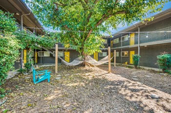 1607 W Oak St 1-2 Beds Apartment for Rent - Photo Gallery 2