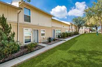 2411 W Hickory St Studio-3 Beds Apartment for Rent - Photo Gallery 5
