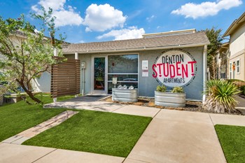 2411 W Hickory St Studio-3 Beds Apartment for Rent - Photo Gallery 4