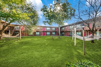 911 Bernard St 1-2 Beds Apartment, Townhouse for Rent - Photo Gallery 2