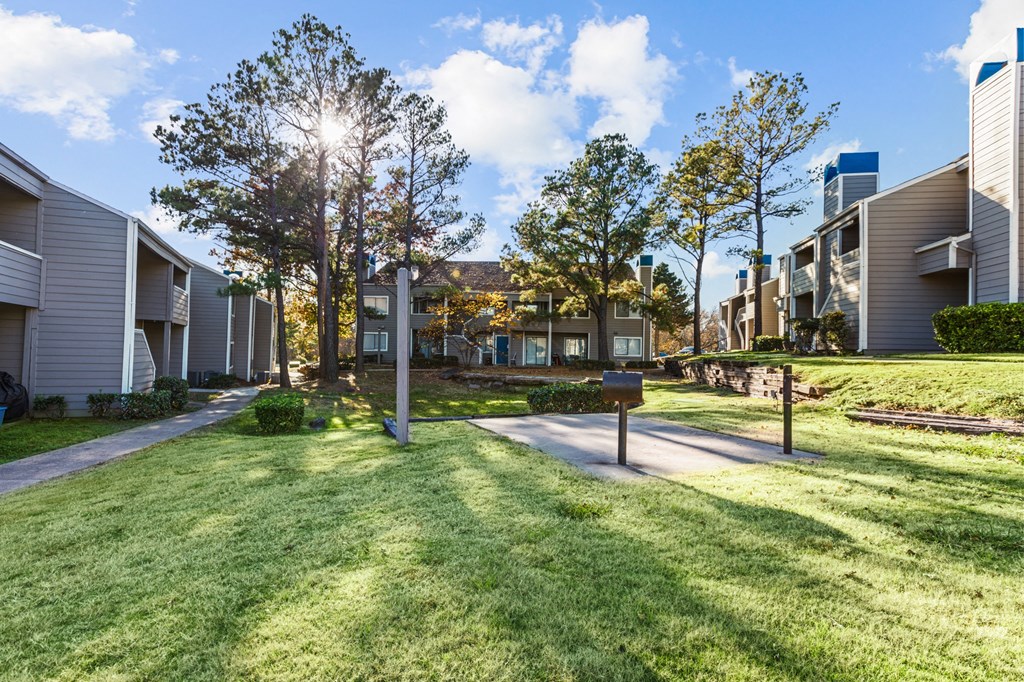 the preserve at ballantyne commons yard and apartment buildings
