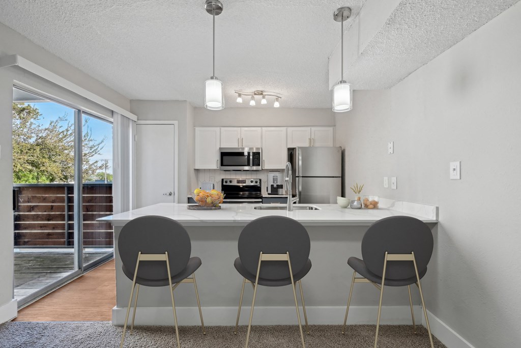 the preserve at ballantyne commons apartment kitchen and breakfast bar with stools
