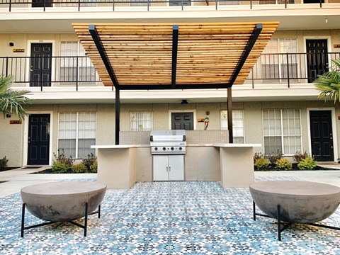 lease apartment in Lakewood Hills 