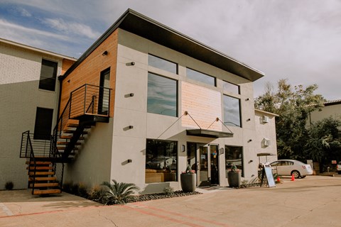 lease apartment in Lakewood Hills 