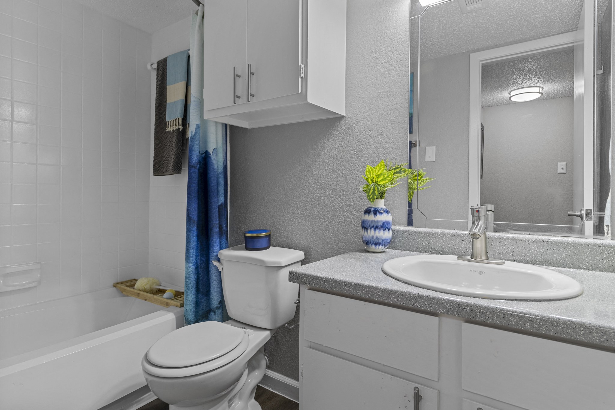 Starburst Apartments