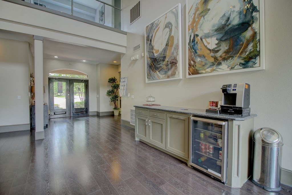 additional photo for property listing at chic digs with room to stretch out in the village 22 car