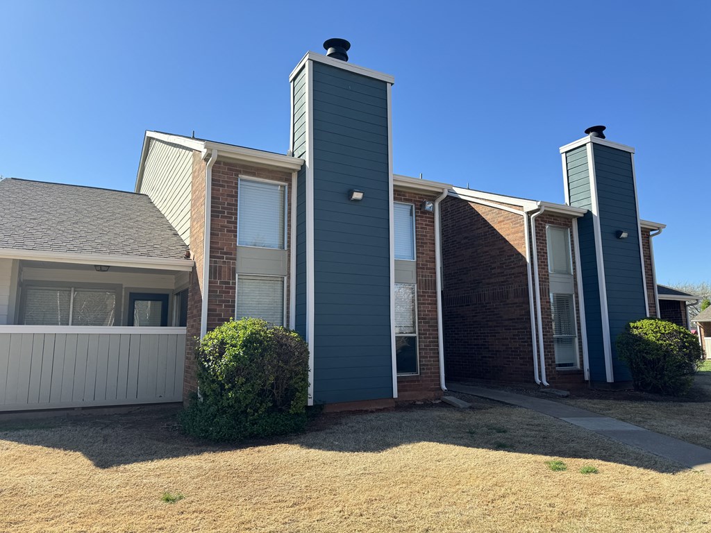 a view of the front of a house