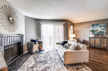 681 North Saginaw Boulevard 1-2 Beds Apartment for Rent - Photo Gallery 5