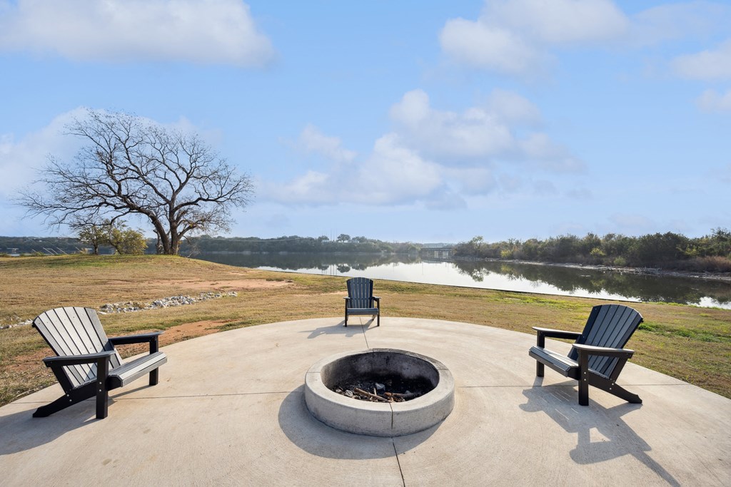 Lake Villas Apartments