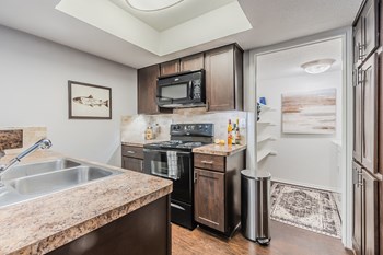 9600 Golf Lakes Trail 1-2 Beds Apartment for Rent - Photo Gallery 3