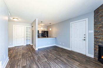 200 N Henderson Ave 1-2 Beds Apartment for Rent - Photo Gallery 2