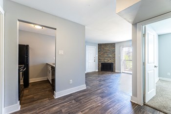 200 N Henderson Ave 1-2 Beds Apartment for Rent - Photo Gallery 3