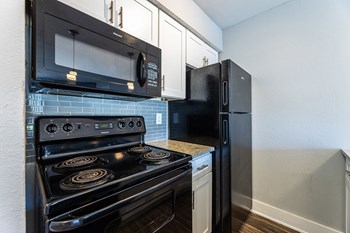 200 N Henderson Ave 1-2 Beds Apartment for Rent - Photo Gallery 4