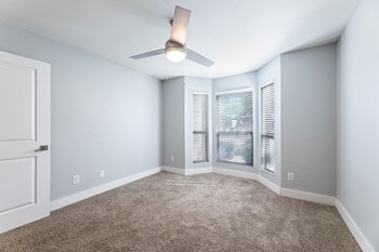 200 N Henderson Ave 1-2 Beds Apartment for Rent - Photo Gallery 6