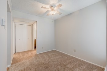 1410 SOUTH GOLIAD 1-2 Beds Apartment for Rent - Photo Gallery 4