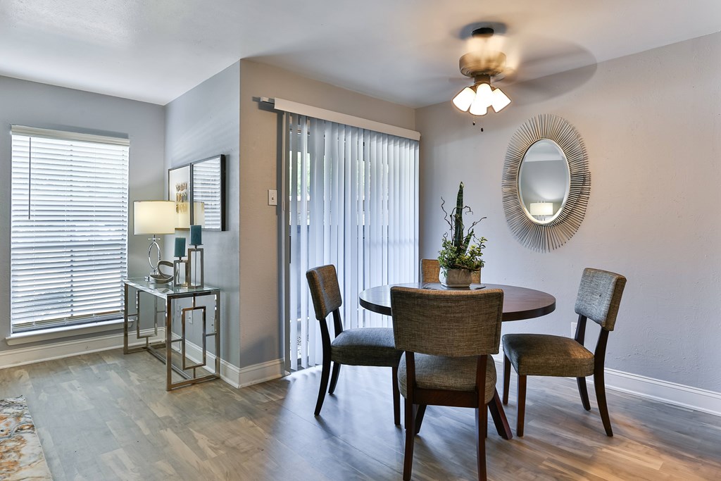 A dining room with a round table and chairs.