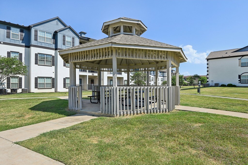 the gazebo at the preserve at polk apartments