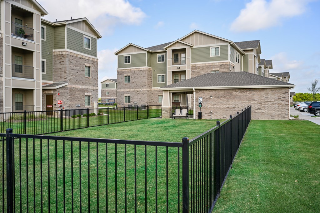 an image of an aluminum fence in front of an apartment complex