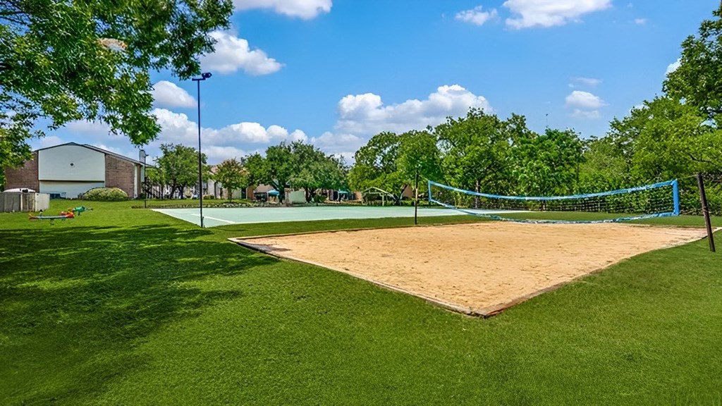 the tennis court  at Creek on Calloway, Richland Hills