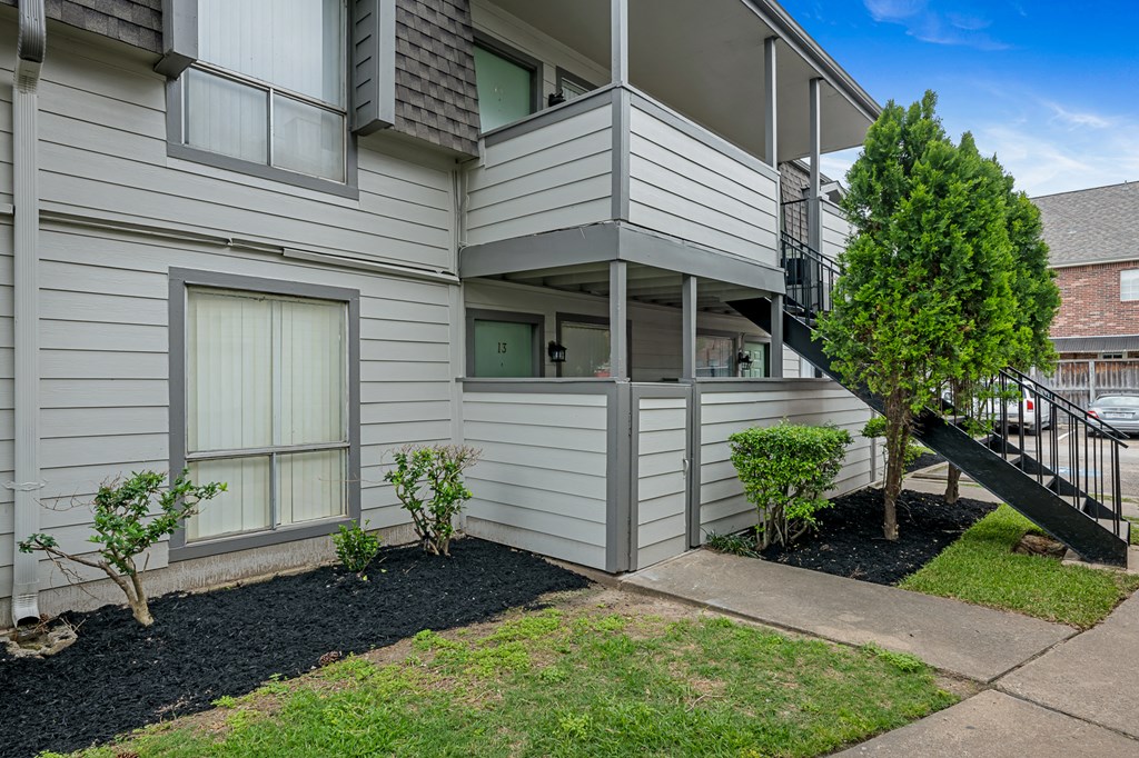 Garages Available at The Ivy at Galleria, Houston, TX, 77057