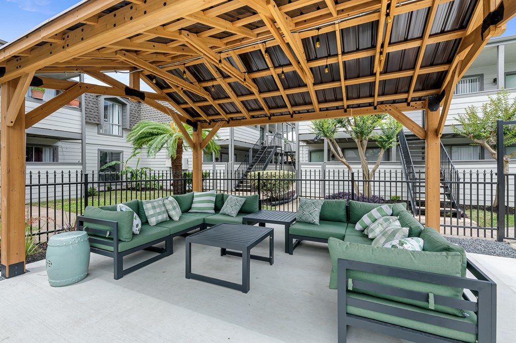 Outdoor Lounge at The Ivy at Galleria, Texas