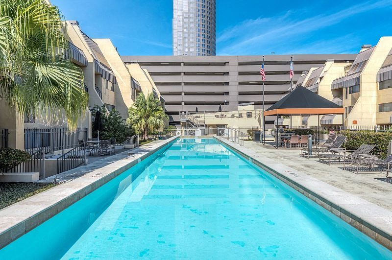 Apartments in Galleria, Houston Augusta Court Apartments