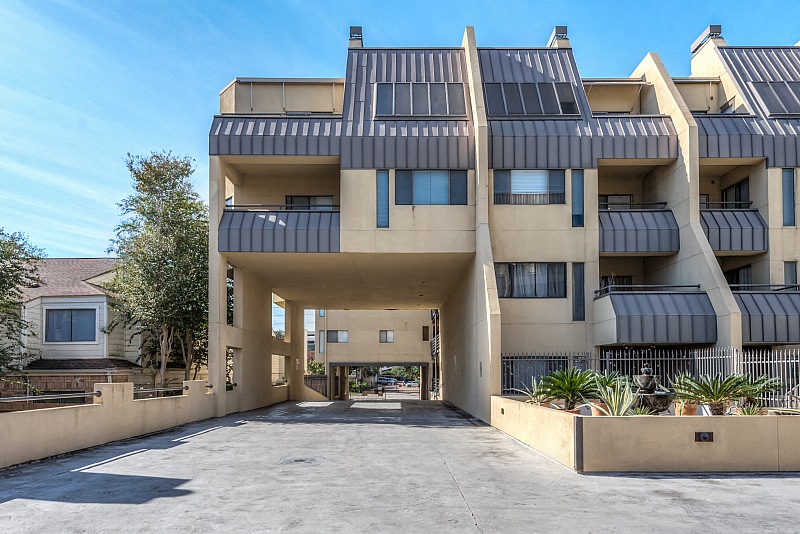 Apartments Uptown Houston, TX Augusta Court Apartments