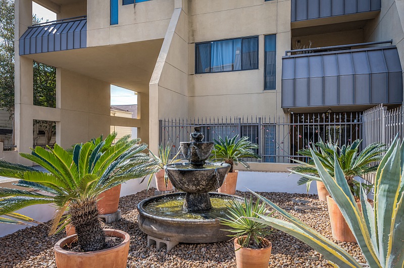 Apartments Uptown Houston, TX Augusta Court Apartments