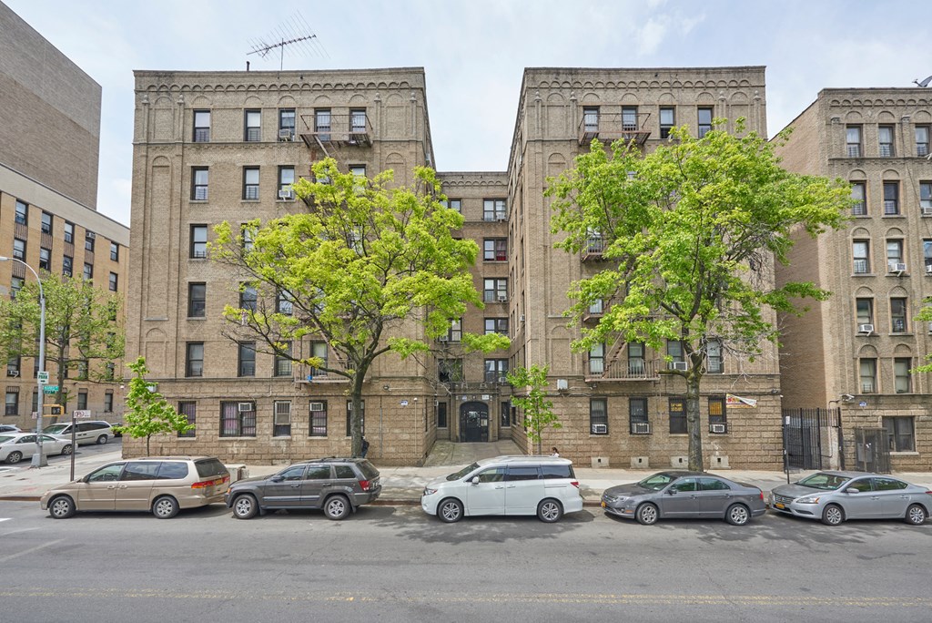 1685 Morris Ave exterior