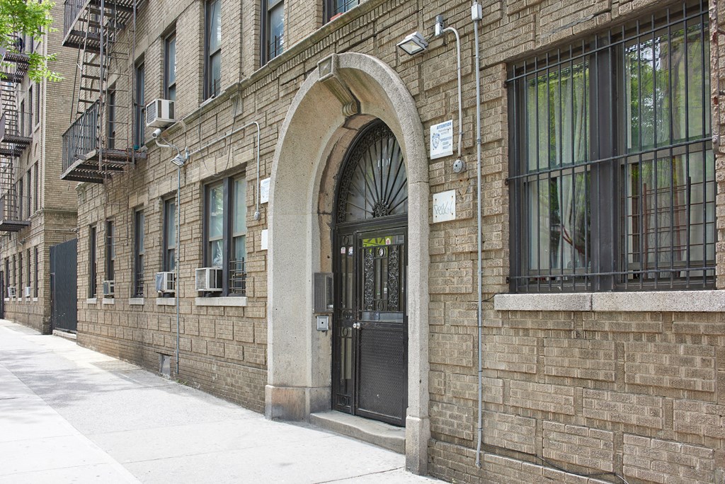 1711 Morris Ave exterior