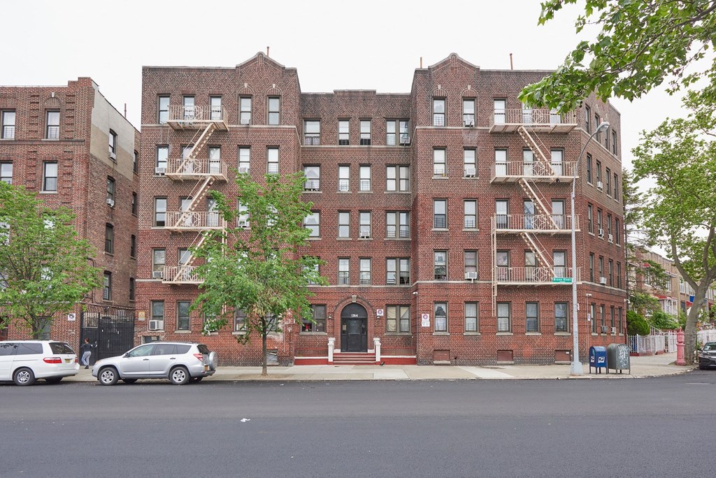 Bronx River Ave exterior