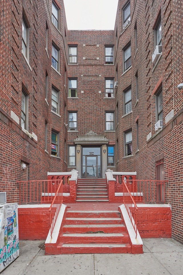 Bronx River Ave exterior