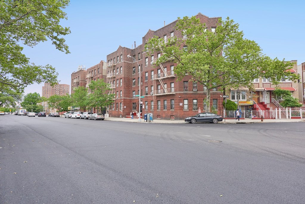 Bronx River Ave exterior