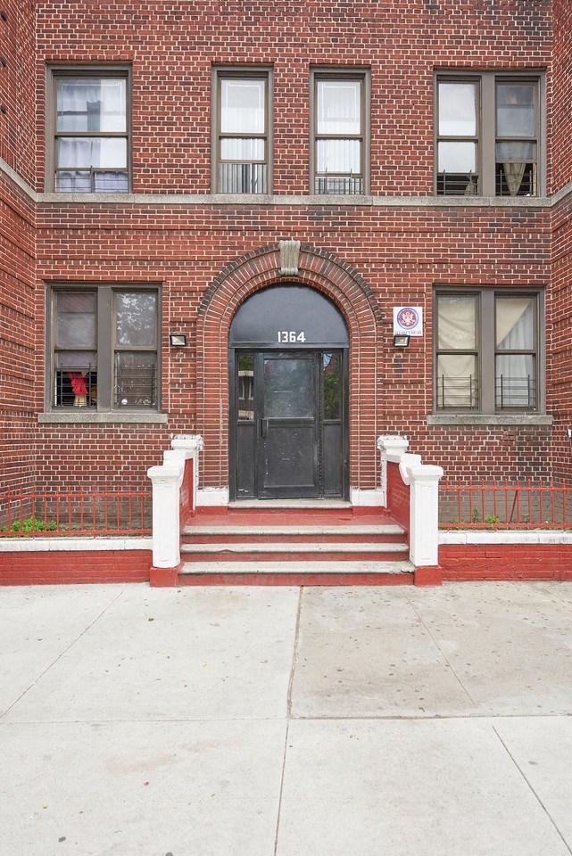 Bronx River Ave exterior