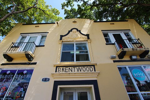 an old building with a bentlywood sign on it