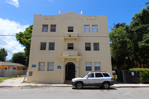 A building with the word Florida on the top.