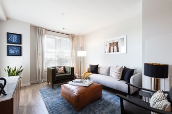 Living Room - Photo Gallery 5