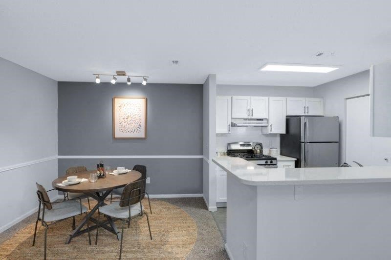 Dining Area at Town Walk at Hamden Hills, Hamden, CT