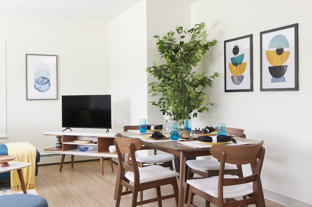 Dining And Living Area at Atlantic Pointe, Brunswick
