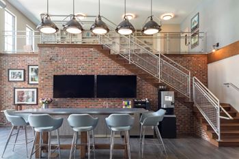 Club room w/sports bar and fireside lounge